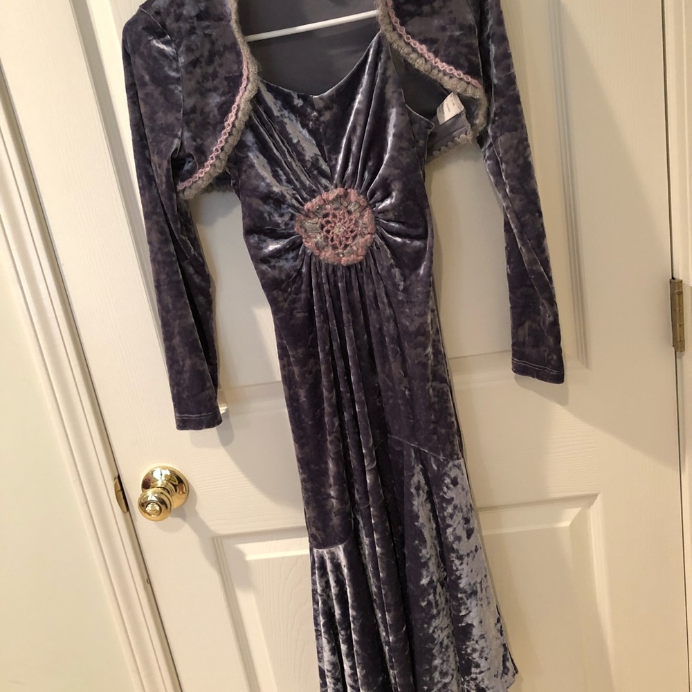 Velvet dress with small shell